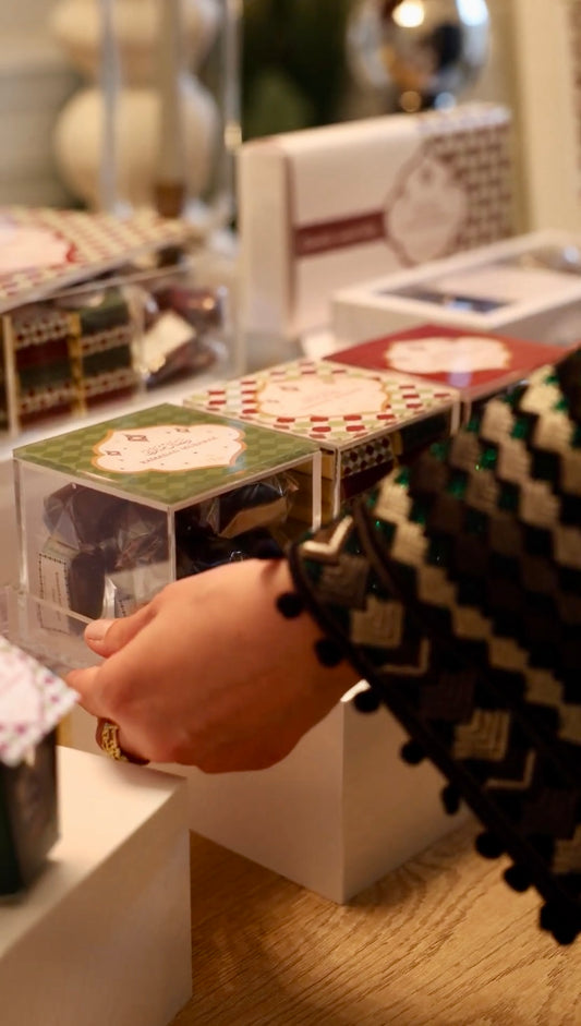 Plexiglass set in a tray